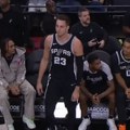 Nba košarkaš žestoko kažnjen: Pokazao srednji prst sudiji, nepristojno ponašanje je moralo biti sankcionisano! (video)