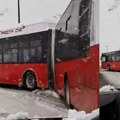 Autobus 511 skliznuo između Sremčice i Železnika: Haos na putevima u Beogradu, stvara se gužva, samo jedna traka u funkciji…