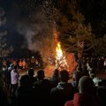 MESNE ZAJEDNICE ORGANIZUJU PALjENjE BADNjAKA: Tradicija okuplja građane širom Pirota