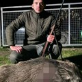 Mladi lovac Mirko ostavio u šoku i starije kolege: Odstrelio divljeg vepra gromadu, težina će vas zaprepastiti