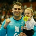 Srpski golman piše istoriju u Nemačkoj, brani kao hobotnica i na pragu je titule u Bundesligi