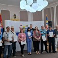 Devet porodica izbeglih i interno raseljenih lica u Leskovcu dobilo pomoć za nabavku poljoprivredne mehanizacije