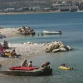 Smrdi svako veče, nepodnošljivo je! Odvratne scene na jadranskom letovalištu, turisti počeli da ih izbegavaju - "Plavo je i…