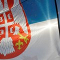 U Goraždevcu skinuta zastava Srbije sa spomenika posvećenom žrtvama NATO bombardovanja