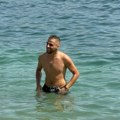 Pevač zaveo fatalnu plavušu: Krili emocije od svih, a sada dele zajedničke fotke i blistaju u ljubavi: Ona nosi titulu…