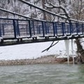 Hitno saopštenje za ovaj grad! Zatvoren viseću most: Postavljene fizičke prepreke, zabranjen i pešački prelazak! (foto)