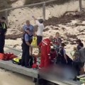 (Узнемирујући видео) Хорор на популарном туристичком острву! Велика бела ајкула дуга 5 метара раскомадала…