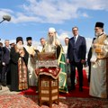 "Verujem da će doneti čudesa kojima se svi nadamo" Patrijarh Porfirije i Vučić dočekali Pojas Presvete Bogorodice na…