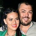 U jeku priča o razvodu, žena Slobe Vasića napustila Srbiju! Jelena se oglasila sa plaže, pa pokazala kako i sa kim uživa uz…