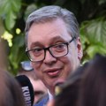 Da li je on sam zadovoljan i srećan? Ne izgleda da jeste