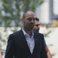 Slobodan Milenković zaustavio tri sumnjiva vozila, utvrdio da su u njima osobe koje neovlašćeno učestvuju u sprovođenju izbora…