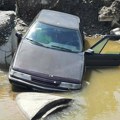 Haos kod Vrnjačke Banje: Bujica odnela most, automobil upao u reku