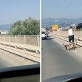 Čovek sa mosta baca džakove pune smeća u Moravu: Sramota u Čačku usred bela dana