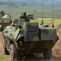 Kolona oklopnih borbenih vozila Vojske Srbije na putu ka Kopnenoj zoni bezbednosti