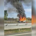 Izgoreo automobil: Vatra progutala vozilo na auto-putu kod "Laste": Stvaraju se ogromne gužve u pravcu ka Nišu (video)