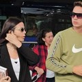 Milica Pavlović sa ovim muškarcem uhvaćena na aerodromu: Pevačica u providnim čipkastim pantalonama - sve vreme hodaju i…