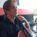 Bogdan je kao četvorogodišnjak odabrao violončelo i od tada ga ne ispušta iz zagrljaja