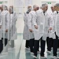 Premijer Đuro Macut u Vršcu: Obišao pogone kompanije "Hemofarm"