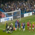 Horor povreda u Premijer ligi: Tinejdžer debitovao za Čelsi, ostao nepomično da leži nakon sudara, stadion zanemeo!