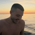 Viktor Živojinović kampuje pored reke: Otišao sa društvom u prirodu, podigli šator i zabacili štapove, društvo mu pravi bivši…