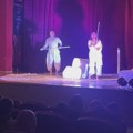 Španski teatar u Čajetini oduševio najmlađe predstavom „Vodi me kući“