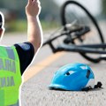 Užas na putu Ruma-Kraljevci: Poginuo biciklista kada ga je udario automobil