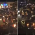 Stravični prizori iz Amerike: Napadač pucao na 200 ljudi ispred tržnog centra, policija blokirala sve VIDEO