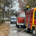 Požar u centru Čačka: Iz stana evakuisane četiri osobe, među njima i dvoje dece