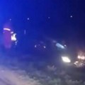 Objavljen snimak nakon stravične nesreće kod Pećinaca: Auto naleteo na konjsku zapregu, jedna osoba poginula! Stradao i konj…