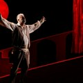 Muzička forma samo izgovor za dirljivu dramu: Kultni brodvejski mjuzikl „Zorba” premijerno u kragujevačkom Teatru