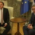Vučić i Varhelji o ubrzanju pristupa Srbije i regiona Evropskoj uniji