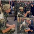 Snimak koji je oduševio Srbiju Prisutni jedva suzdržali suze... Vojnik položio zakletvu, pa uradio ovo