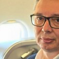 Vučić se oglasio iz aviona za Njujork Predsednik Srbije će se obratiti celom svetu, čekaju ga sastanci sa preko 40 svetskih…