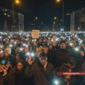 [FOTO+VIDEO] Ponovo hiljade ljudi u Zrenjaninu na studentskom protestu „Studenti su digli glas, magistrala je za nas”…