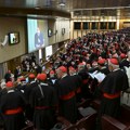 Konklava bi mogla da se oduži zbog kardinalskih lobija, najviše se spekuliše o jednom kandidatu
