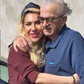 Jovana Jeremić objavila novu sliku sa ocem, prolazi kroz težak period: Čvrsto ga grli, zbog poruke mnogi plaču