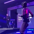 VIDEO: Ilon Mask proslavio enormnu zaradu tako što je zaigrao sa robotom