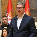 Vučić gostima iz Vukovara zahvalio što su posetili svoj Beograd, oni mu poklonili zlatnik
