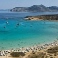 Zabranjeno postavljanje ležaljki na plažama jednog od najlepših grčkih ostrva, turisti oduševljeni