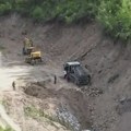 Građani kod Sebečeva snimili zakopavanje otpada sa Rogozne (VIDEO)