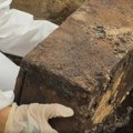 Arheolozi na jednom groblju naišli na mali kovčeg star 200 godina: Srpska doktorka Nataša Šarkić otkriva šta su pronašli u…