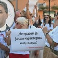 Otvorena "Nušićijada", gradom odjekivali zvižduci i "pumpaj": Selaković nije smeo na binu, pa se oglasio iz kafane FOTO/VIDEO…