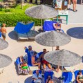 Turistima izvlače novac na poznatim plažama a da oni to i ne primećuju: Evo čime se služe