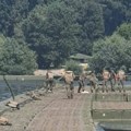 Lido spreman za posetioce: Pripadnici Vojske Srbije postavili pontonski most preko Dunava, do Velikog ratnog ostrva