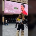 Albanska pevačica iznervirala Srbe: Osvanuo snimak kako prevrće očima u trenutku kada ugleda Novaka Đokovića VIDEO