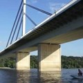 Žena skočila sa Mosta slobde u Novom Sadu, izvučena na obalu sa vidnim povredama