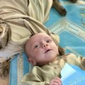 Mama stavila bebu u krevetac, ali je mačak imao ljubomornu reakciju Ono što je usledilo ostavilo ljude u neverici! (video)