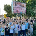 Roditelji đaka 4. razreda Osnovne škole “Vasa Pelagić” postavili bilbord sa porukom zahvalnosti učiteljicama