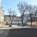 Još jedno nasilje u beogradskoj školi: Roditelji maltretirali učiteljicu, pljuvali je, gurali i čupali za kosu