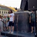 STAV: Priveden pa pušten jedan od govornika sa jučerašnjeg protesta u NS